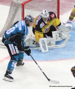 Vienna Capitals - EHC Black Wings Linz Albert Schultz-Eishalle Marc-André Dorion #10, Jean-Philippe Lamoureux #1 ©Puckfans.at/Andreas Robanser