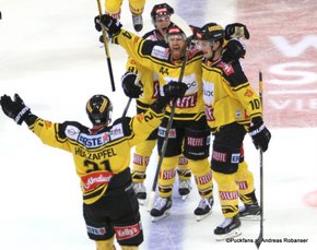 Vienna Capitals - EHC Black Wings Linz Albert Schultz-Eishalle Riley Holzapfel #21, Jamie Fraser #44, Collin Bowman #10 ©Puckfans.at/Andreas Robanser