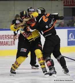 Graz 99ers - Vienna Capitals Philippe LAKOS & Matthew PELECH ©Werner Krainbucher 