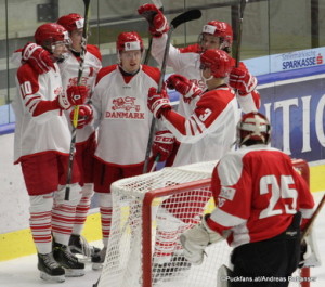 AUT - DEN Jonas Rondbjerg #10, Oliver Gatz Nielsen #3, Nikolaj Krag-Christensen #11 Eishalle Graz Liebenau ©Puckfans.at/Andreas Robanser