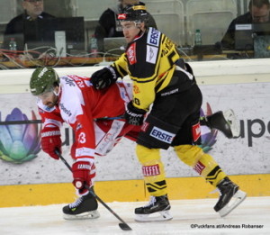 Vienna Capitals - HCB Südtirol Travis Oleksuk #13, Ryan McKiernan #58 Albert Schultz-Eishalle ©Puckfans.at/Andreas Robanser