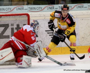 Vienna Capitals - HCB Südtirol Marcel Melichercik #92, Benjamin Nißner #70 Albert Schultz-Eishalle ©Puckfans.at/Andreas Robanser