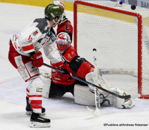 HC Orli Znojmo - HCB Südtirol Travis Oleksuk #13, Marek Schwarz #3 ©Puckfans.at/Andreas Robanser