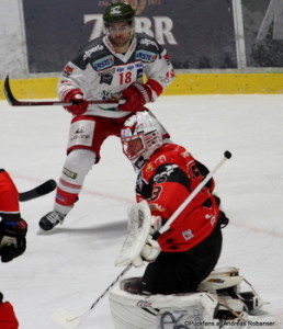 HC Orli Znojmo - HCB Südtirol Anton Bernard #18, Marek Schwarz #3 ©Puckfans.at/Andreas Robanser