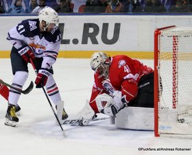 HC Slovan Bratislava - Metallurg Magnitogorsk Tomas Filippi #41, Justin Pogge #49 Ondrej Nepela Arena ©Puckfans.at/Andreas Robanser