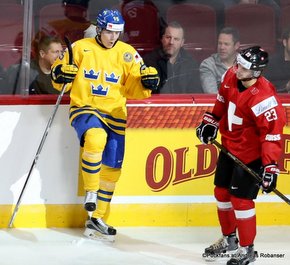 IIHF World Juniors Championship 2017 SUI - SWE Lias Andersson #15, Dominik Diem #23 Bell Center, Montreal ©Puckfans.at/Andreas Robanser