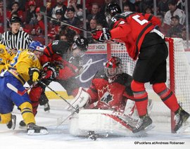 IIHF World Juniors Championship 2017 Semifinal SWE - CAN Tim Söderlund #29, Dylan Strome #19, Connor Ingram #1 Centre Bell, Montreal ©Puckfans.at/Andreas Robanser