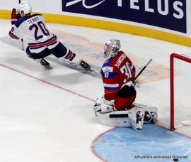 IIHF World Juniors Championship 2017 Semifinal  USA - RUS Troy Terry #20, Ilya Samsonov #30 Centre Bell, Montreal ©Puckfans.at/Andreas Robanser