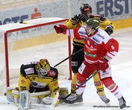 EBEL Pick Round Vienna Capitals - HCB Südtirol David Kickert #30, Marco Insam #8, Philippe Lakos #4 ©Puckfans.at/Andreas Robanser