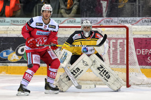 PR: Vienna Capitals - KAC Thomas Hundertpfund #27, Jean-Philippe Lamoureux #1 © Andreas Urban