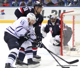 Slovan Bratislava - Dynamo Moskau Ivan Svarny #51, Denis Kokarev  #19, Justin Pogge #49 Ondrej Nepela Arena ©Puckfans.at/Andreas Robanser