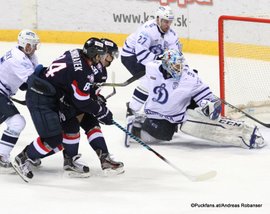 Slovan Bratislava - Dynamo Moskau Tomas Kundratek #84, Alexei Tereshenko #27, Alexander Yeryomenko  #1 Ondrej Nepela Arena ©Puckfans.at/Andreas Robanser