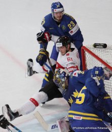 IIHF World Championship 2017 Quarterfinal SUI - SWE Oliver Ekman Larsson #23, Fabrice Herzog #61, Henrik Lundqvist #35 Paris, Bercy ©Puckfans.at/Andreas Robanser