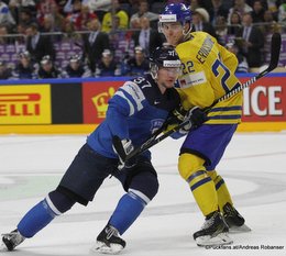 IIHF World Championship 2017 Semifinal SWE - FIN Mika Pyörälä #37, Joel Eriksson Ek #22 Köln, Lanxess Arena ©Puckfans.at/Andreas Robanser