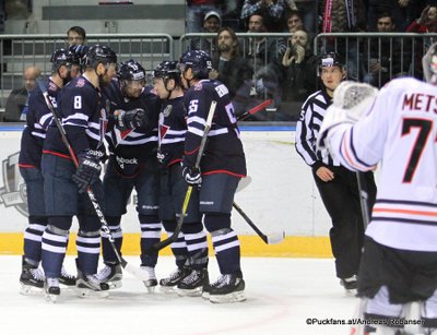 Slovan Bratislava - Amur Khabarovsk Ondrej Nepela Arena Slovan Torjubel, Michal Sersen #8, Colby Genoway #55, Zach Boychuk #11 ©Puckfans.at/Andreas Robanser