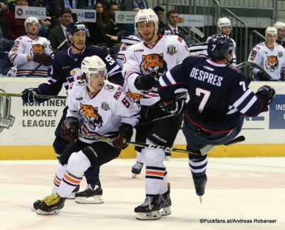 Slovan Bratislava - Amur Khabarovsk Ondrej Nepela Arena Vyacheslav Litovchenko #51, Simon Després #7 ©Puckfans.at/Andreas Robanser