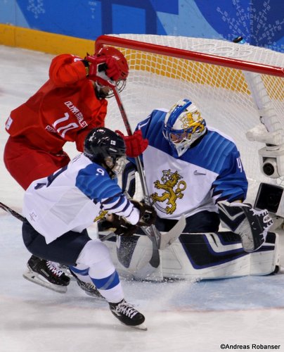 Olympic Winter Games Pyeongchang 2018 Women's Bronze Medal Game FIN - RUS Noora Räty #41, Lyudmila Belyakova  #10, Venla Hovi #9 Kwandong Hockey Centre ©Andreas Robanser