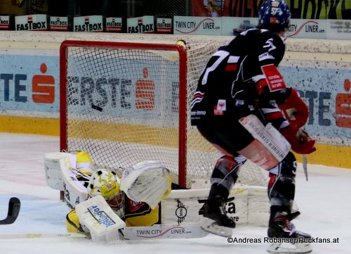 EBEL Play Offs 2018 Quarterfinal Game 5 Vienna Capitals - HC Innsbruck Andrew Clark #57, Jean-Philippe Lamoureux #1 Albert Schultz-Eishalle ©Puckfans.at/Andreas Robanser