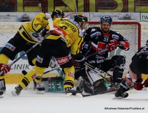 EBEL Play Offs 2018 Quarterfinal Game 5 Vienna Capitals - HC Innsbruck Peter Schneider #3, Jérémie Blain #55 Albert Schultz-Eishalle ©Puckfans.at/Andreas Robanser