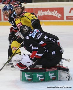 EBEL Play Offs 2018 Quarterfinal Game 5 Vienna Capitals - HC Innsbruck Rafael Rotter #6, Patrik Nechvatal #7 Albert Schultz-Eishalle ©Puckfans.at/Andreas Robanser