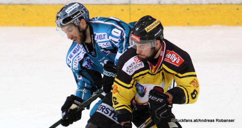 Vienna Capitals - EHC Black Wings Linz Marc-André Dorion #10, Rafael Rotter #6 Albert Schultz-Eishalle ©Puckfans.at/Andreas Robanser