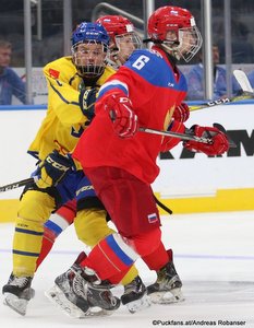 Hlinka Gretzky Cup 2018, Semifinal SWE - RUS Arvid Costmar #12, Semyon Chistyakov #6, Rogers Place, Edmonton ©Puckfans.at/Andreas Robanser