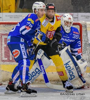 Vienna Capitals - EC VSV Felix Maxa #78, Dan Bakala #39 © Andreas Urban