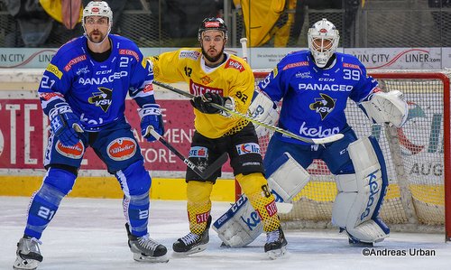 Vienna Capitals - EC VSV Matt Pelech #21, Dan Bakala #39, Chris DeSousa #82 © Andreas Urban