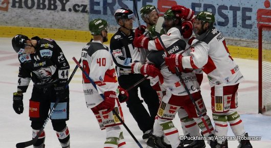 HC Orli Znojmo - HCBozen Foxes Viktor Schweitzer  #15, Markus Nordlund #40, Daniel Frank #94, Anton Bernard #18, Matt MacKenzie #5, Petr Mrazek #44 ©Puckfans.at/Andreas Robanser