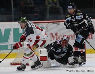 HC Orli Znojmo - HCBozen Foxes Viktor Schweitzer  #15, Tomas Halasz #1, Patrik Parkkonen #63 ©Puckfans.at/Andreas Robanser