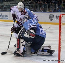 HC Slovan Bratislava - Dinamo Riga Brandon McMillan #88, Jakub Stepanek #30 ©Puckfans.at/Andreas Robanser