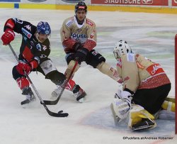 Vienna Capitals - HC Innsbruck Andrew Clark #57, Benjamin Nissner #70, Jean-Philippe Lamoureux #1 ©Puckfans.at/Andreas Robanser