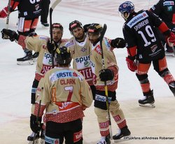 Vienna Capitals - HC Innsbruck Chris DeSousa #82, Peter Schneider #3, Ali Wukovits #9, Mat Clark #7, Tyler Spurgeon #19 ©Puckfans.at/Andreas Robanser