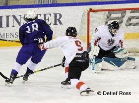 IIHF U20 World Championship Div 1A FRA - AUT Flavian Dair #18, Paul Mocher #20, Patrick Stückler #5 © Detlef Ross