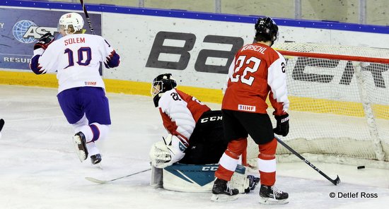 IIHF U20 World Championship Div 1A AUT - NOR Samuel Solem +10, Paul Mocher #20, Niklas Wurschl #22 © Detlef Ross